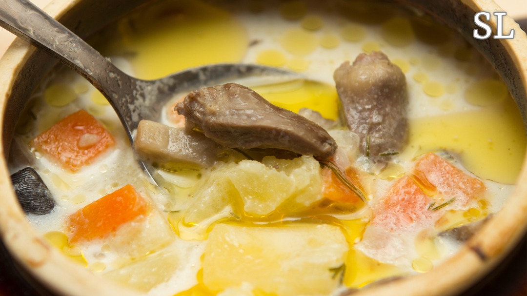 Картошечка с грибами и куриными сердечками в горшочке