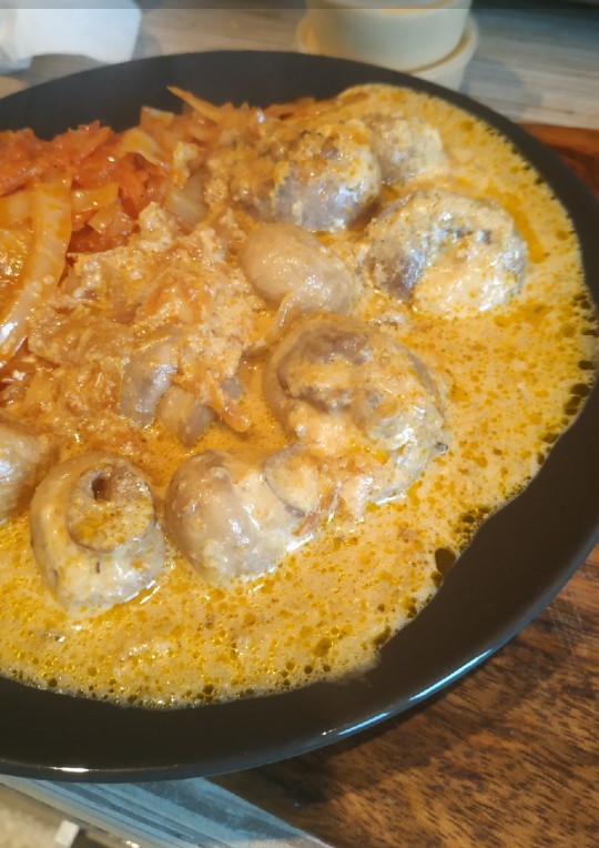 Индюшачьи сердечки, тушёные с шампиньонами