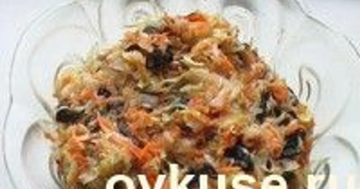 Слоеный салат с копченой курицей, черносливом и морковью рецепт – Салаты. «Еда»