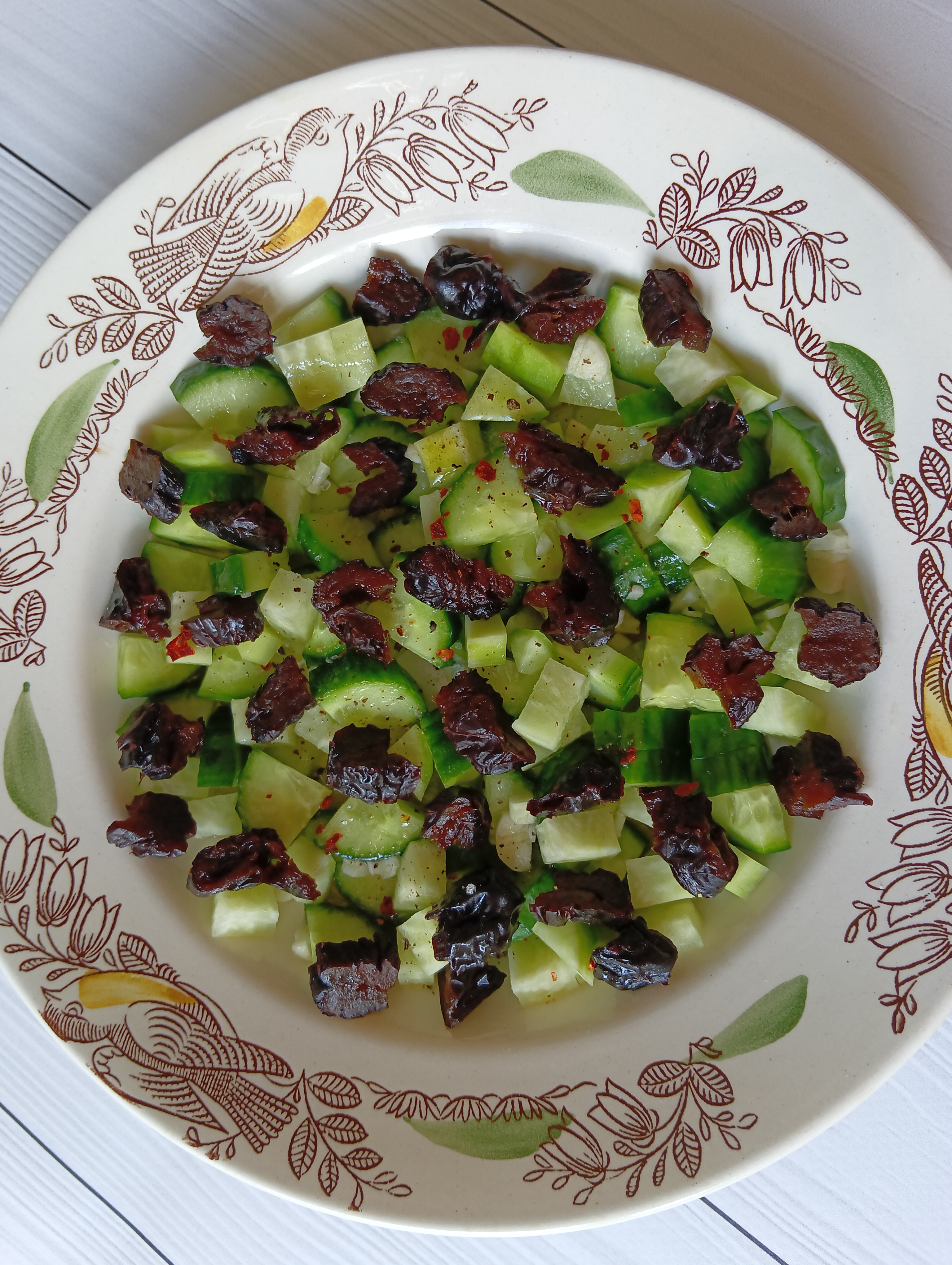 Салат с редькой и черносливом