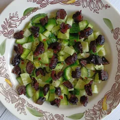Салат с редькой и черносливом
