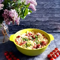 Ракушки с сардельками и зеленым луком 🍜