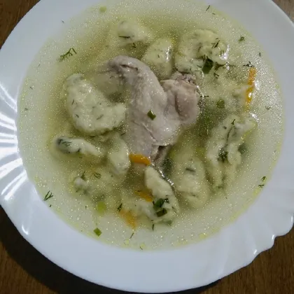 Куриный суп с 'зелёными' клёцками