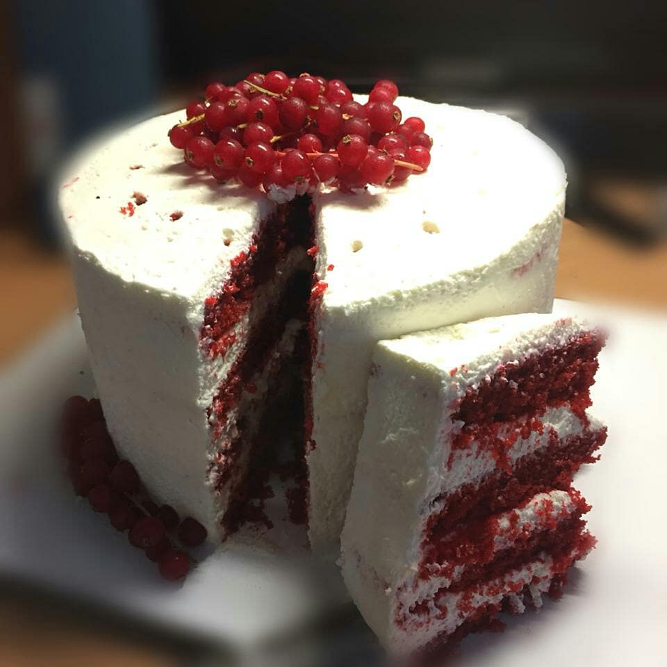 Украшение торта красный бархат ягодами (76 фото)