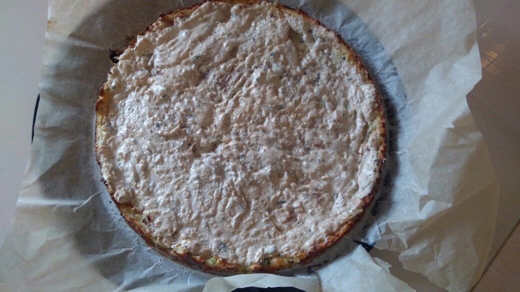 Пицца из кабачка с горбушей и творожным сыром с зеленью