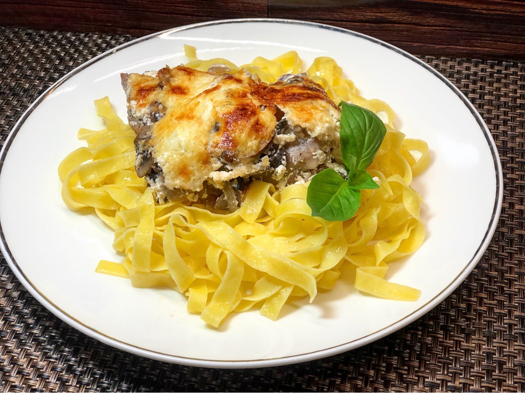 Сливочная курочка с шампиньонами и пармезаном