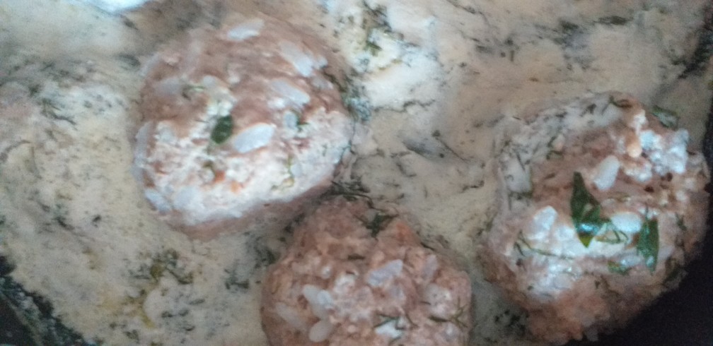 Мясные тефтели в сметанном соусе