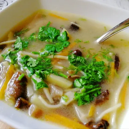 Грибной крем-суп с домашней лапшой