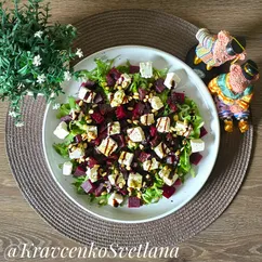Салат с рукколой, свеклой и фетой