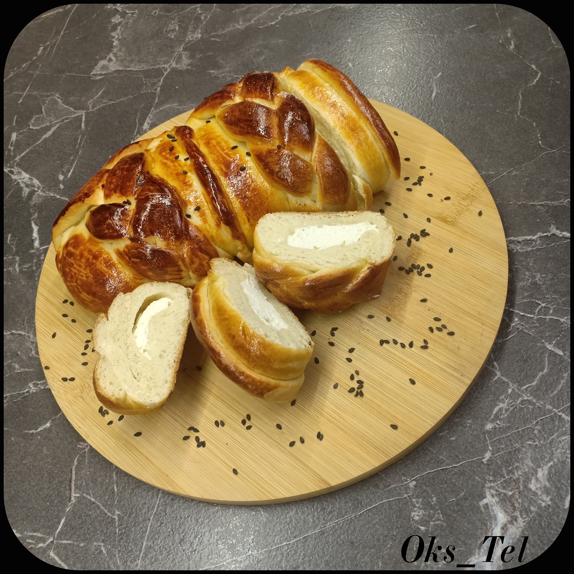 Рулет на дрожжевом тесте с творогом