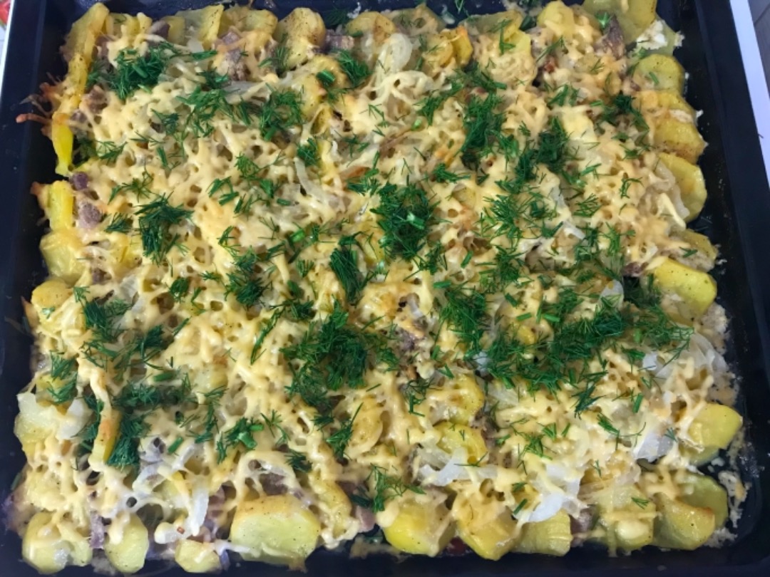 Мясная запеканка с картофелем, фаршем и сыром