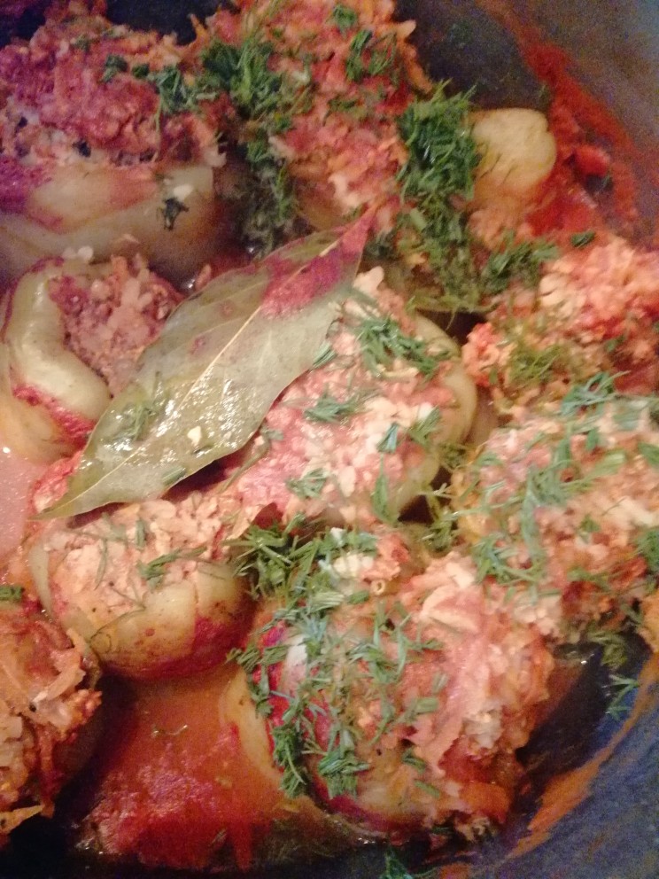 Перец фаршированный с мясом и зеленью