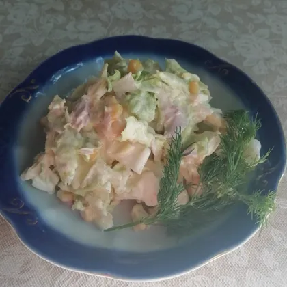 Салат с пекинской капустой и тунцом