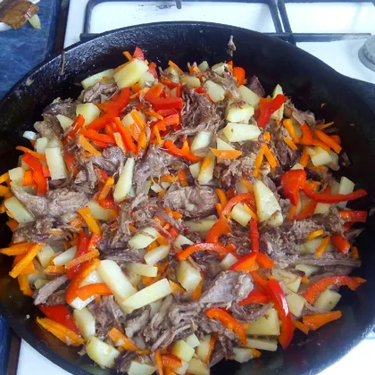 Тушеное мясо с овощами