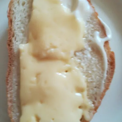 Бутерброд с сыром и майонезом