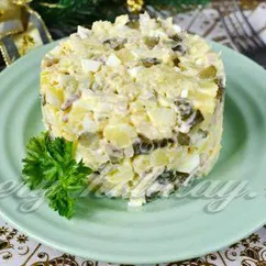 Салат "Столичный" с курицей и солеными огурцами