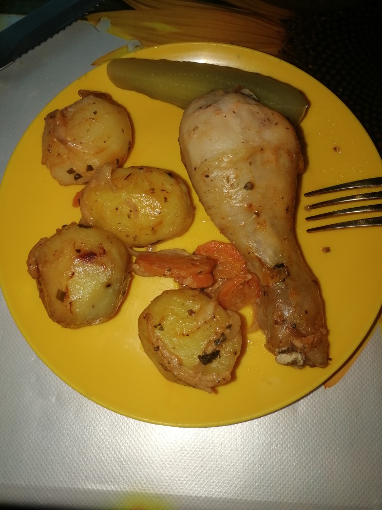 Голень с картошкой