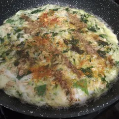 Овсяный блин с зеленью и кабачком