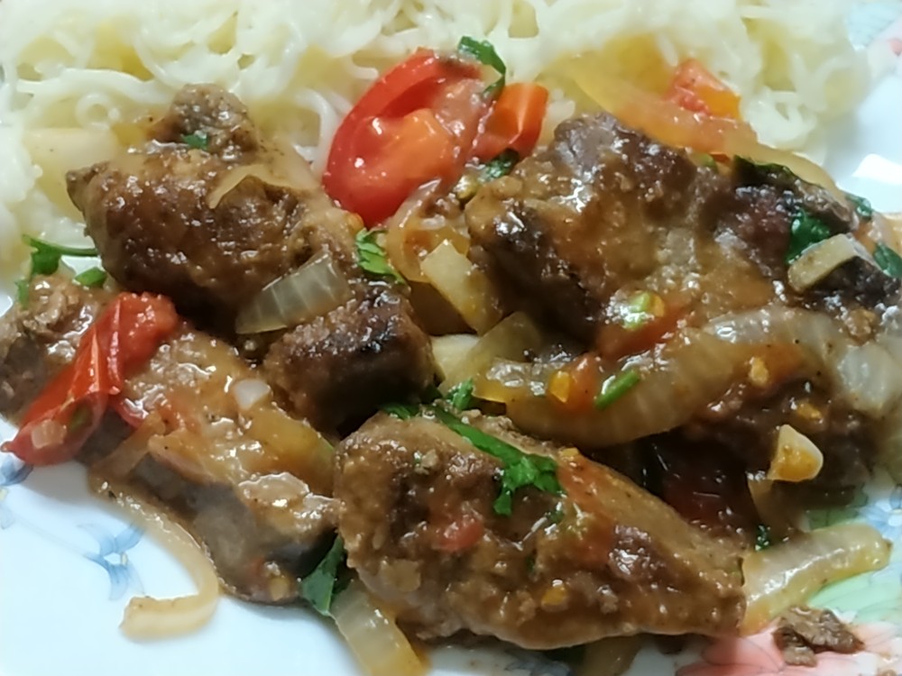 Печень с помидорами
