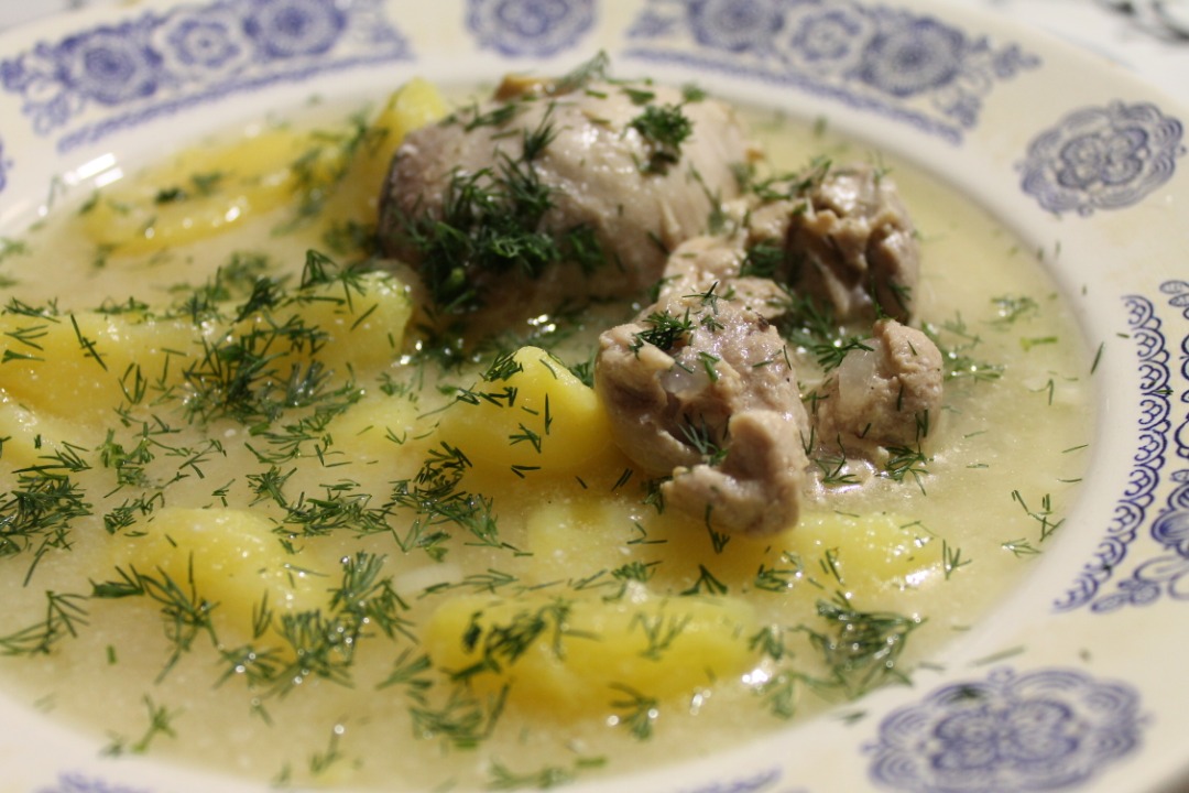 Лывжа (Лывза) - осетинский куриный суп со сметаной, чесноком и зеленью