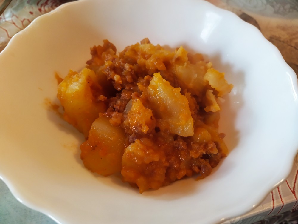 Тушеный картофель с фаршем