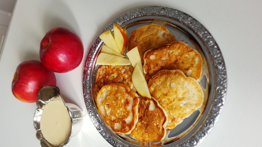 Яблочные панкейки с корицей 🍎🍎