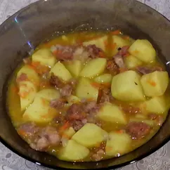 Картошка тушёная с тушёнкой