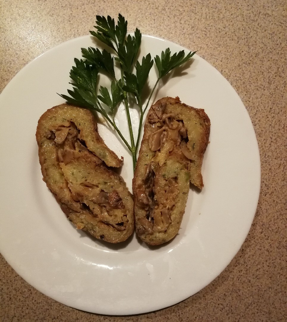 Кабачковый рулет с грибами