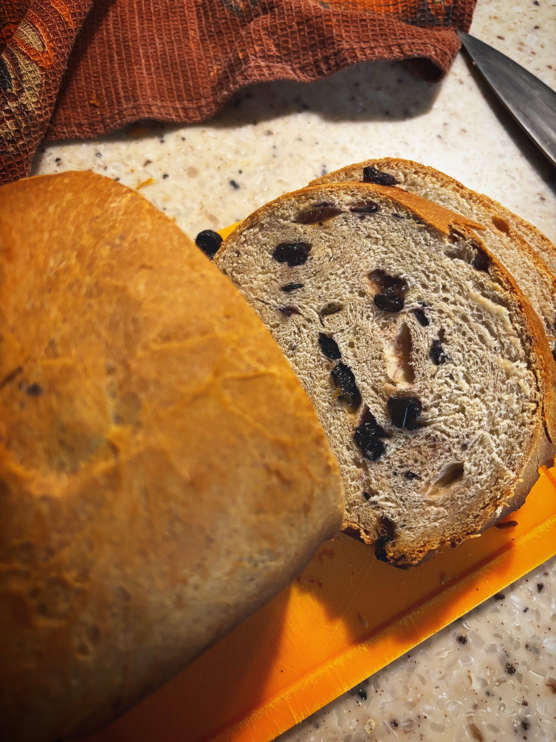 Сладкий хлеб с изюмом и корицей в ХП