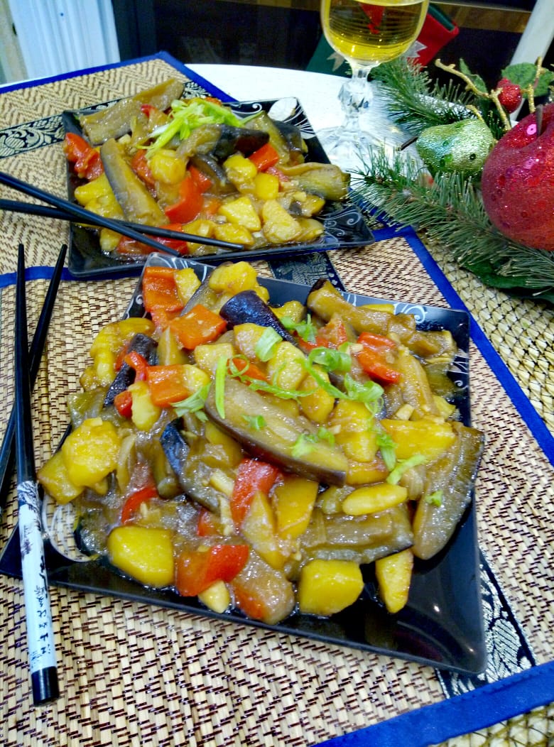 "Чисанчи" - баклажаны по-китайски с картошкой и перцем(地三鲜, Di sān xiān)