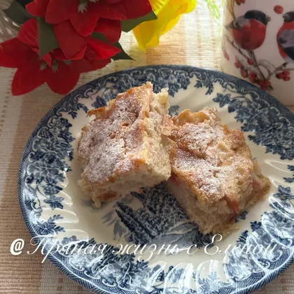 Шарлотка с яблоками и корицей 