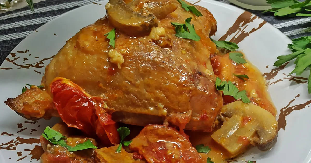 Куриные бёдра с помидорами и грибами в духовке 199 ккал рецепт с фото пошаговый от Светлана Лыжина / Амбассадор - Овкусе.ру