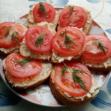 Бутерброд с помидорами