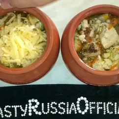 Курица с картошкой в горшочках