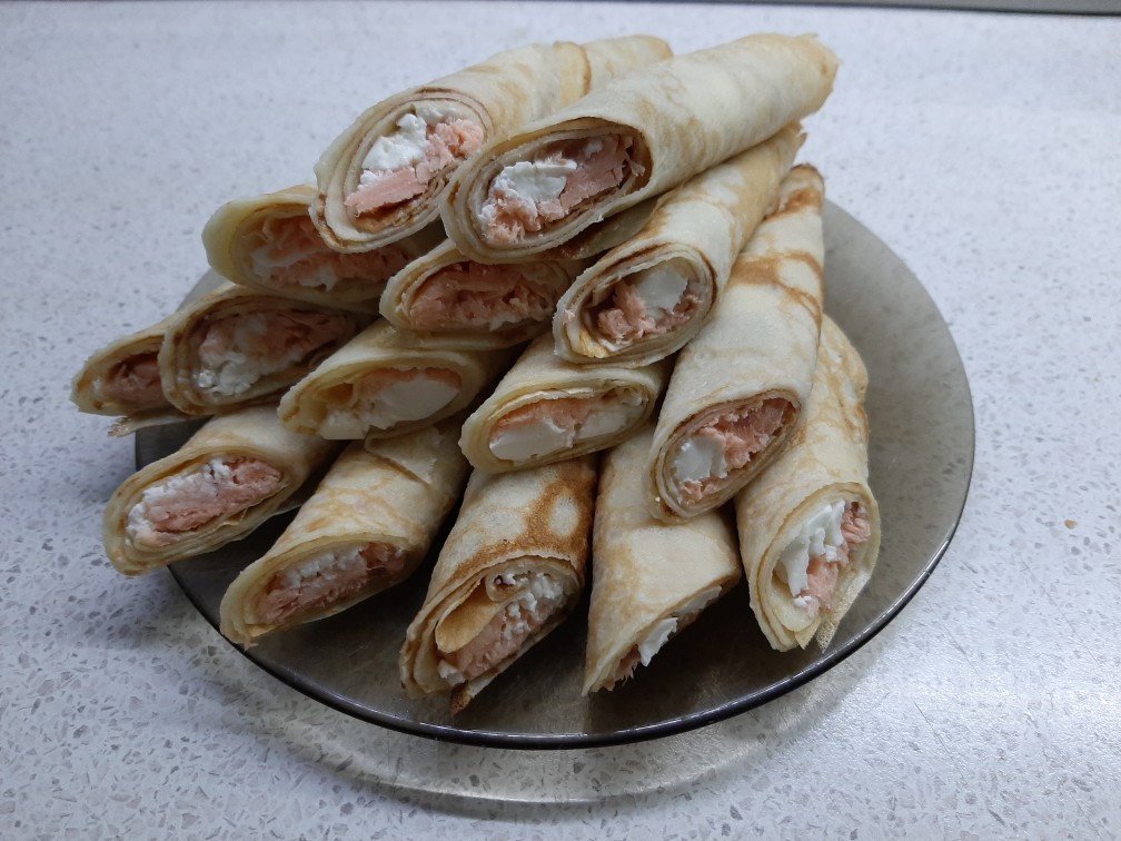 Блины с копчёной сёмгой и сливочным кремом