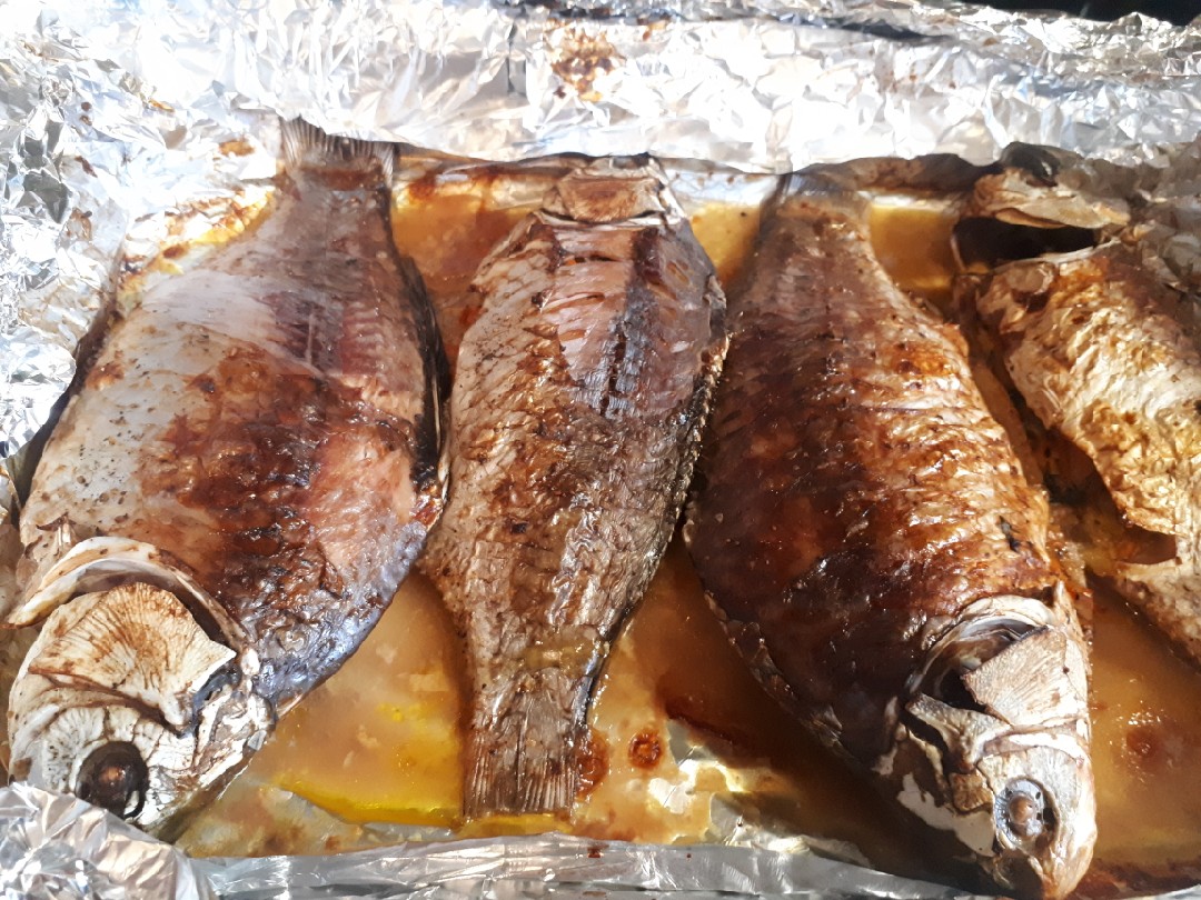 Запеченный фаршированный карп