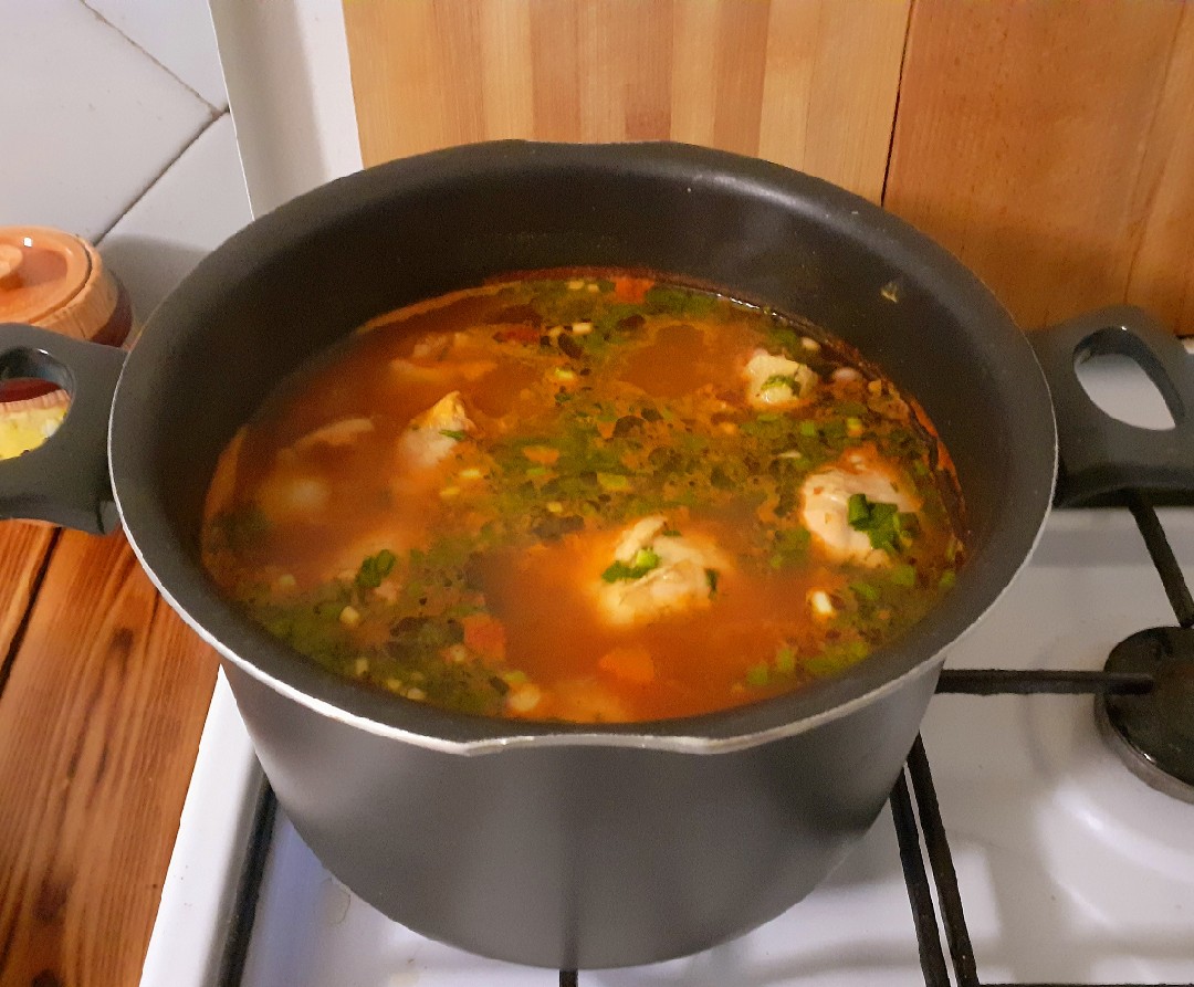 Соус с куриными голенями