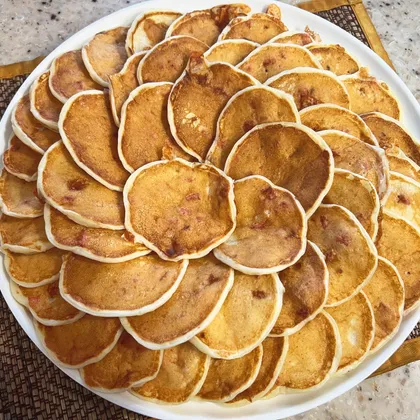 Оладьи с колбасой и сыром