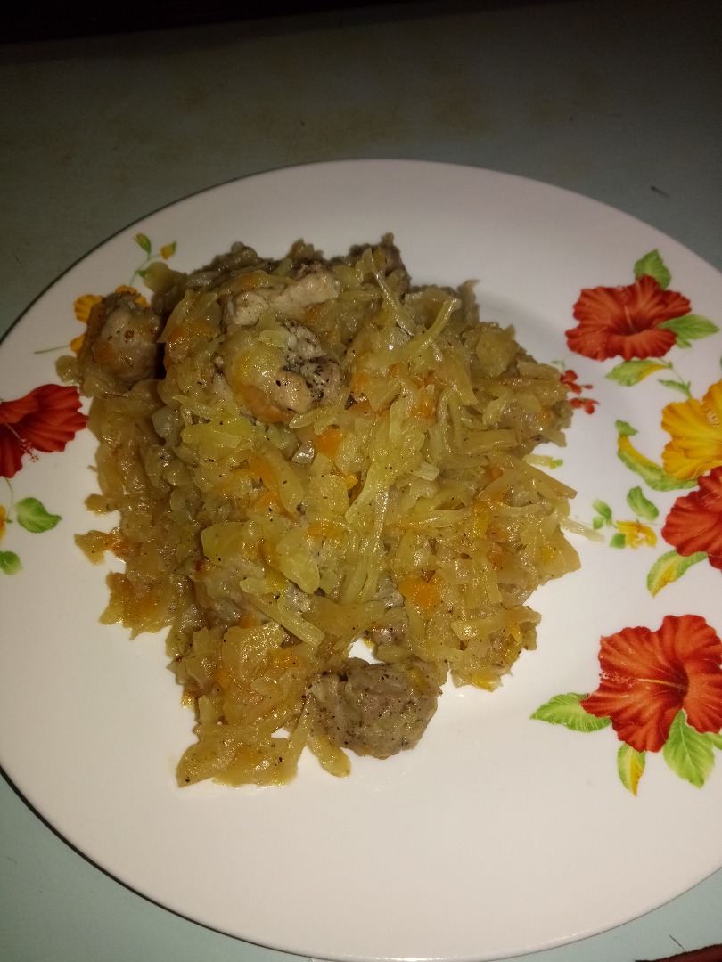 Тушёная капуста с мясом