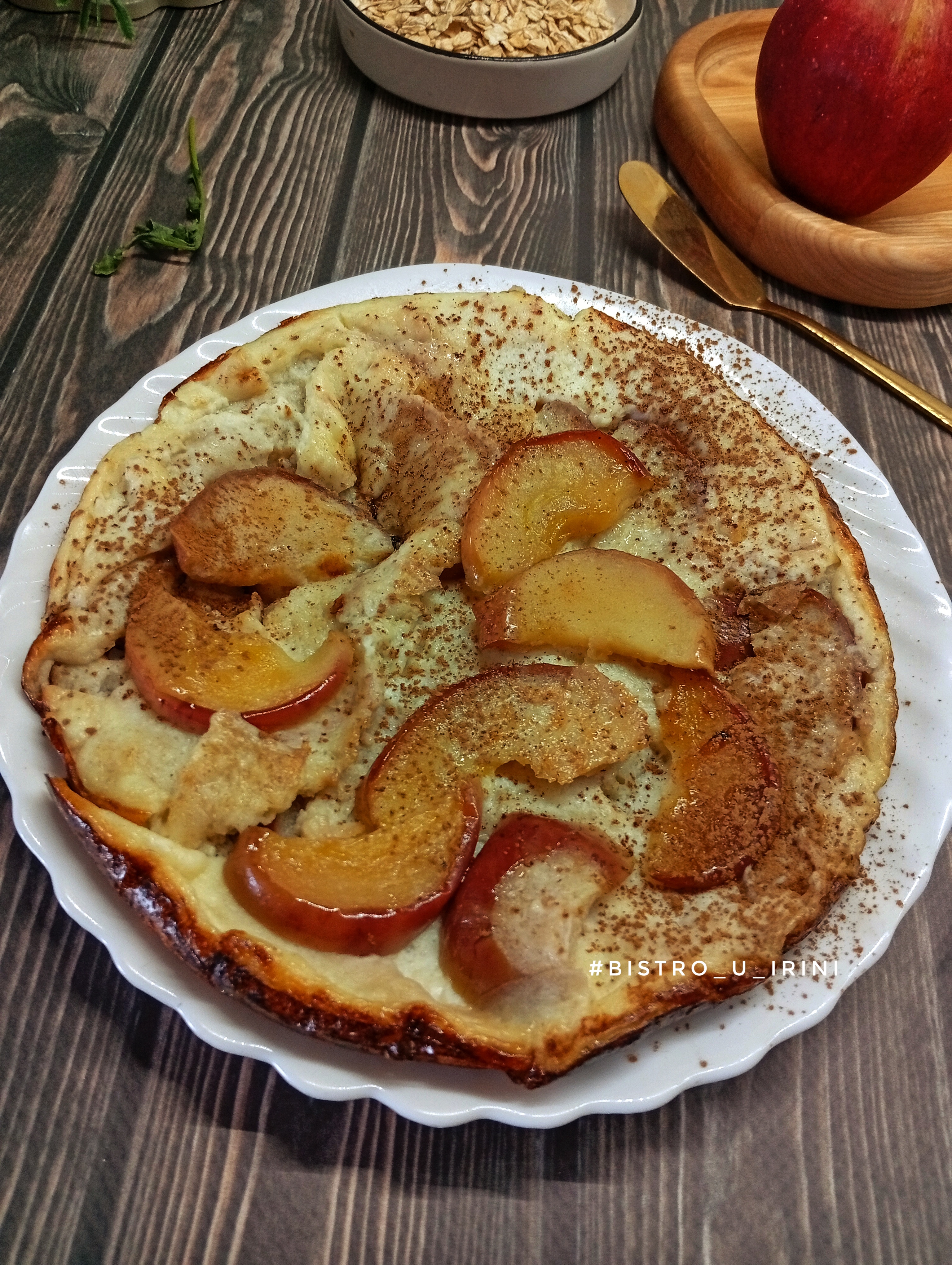 Овсяный блин с яблоками