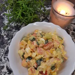 Салат с крабовыми палочками и помидорами