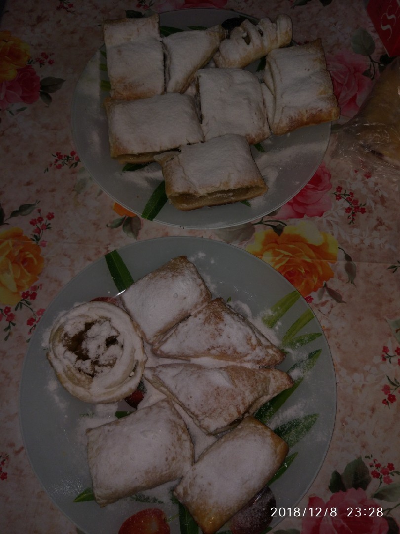 Слоеные снежки с яблоками и корицей