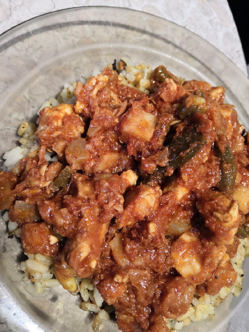 Куриное филе в томатной подливе с овощами