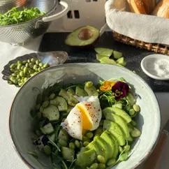 Зелёный салат с бобами Эдамаме