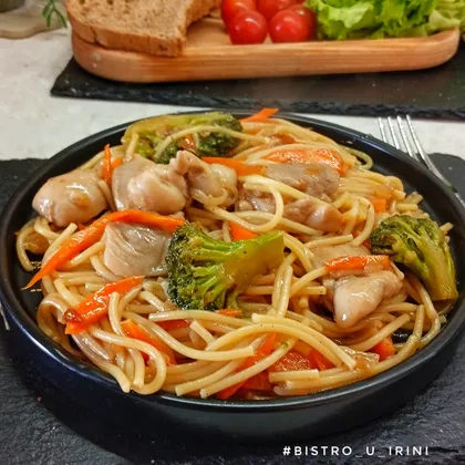Лапша с курицей и овощами