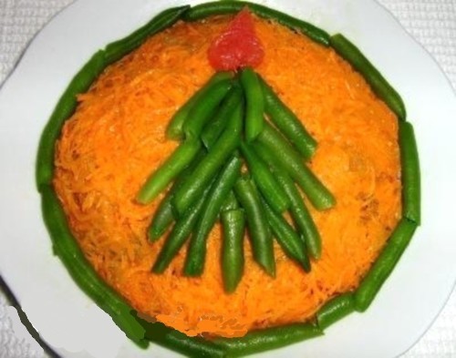 Салат новогодний с курицей и стручковой фасолью