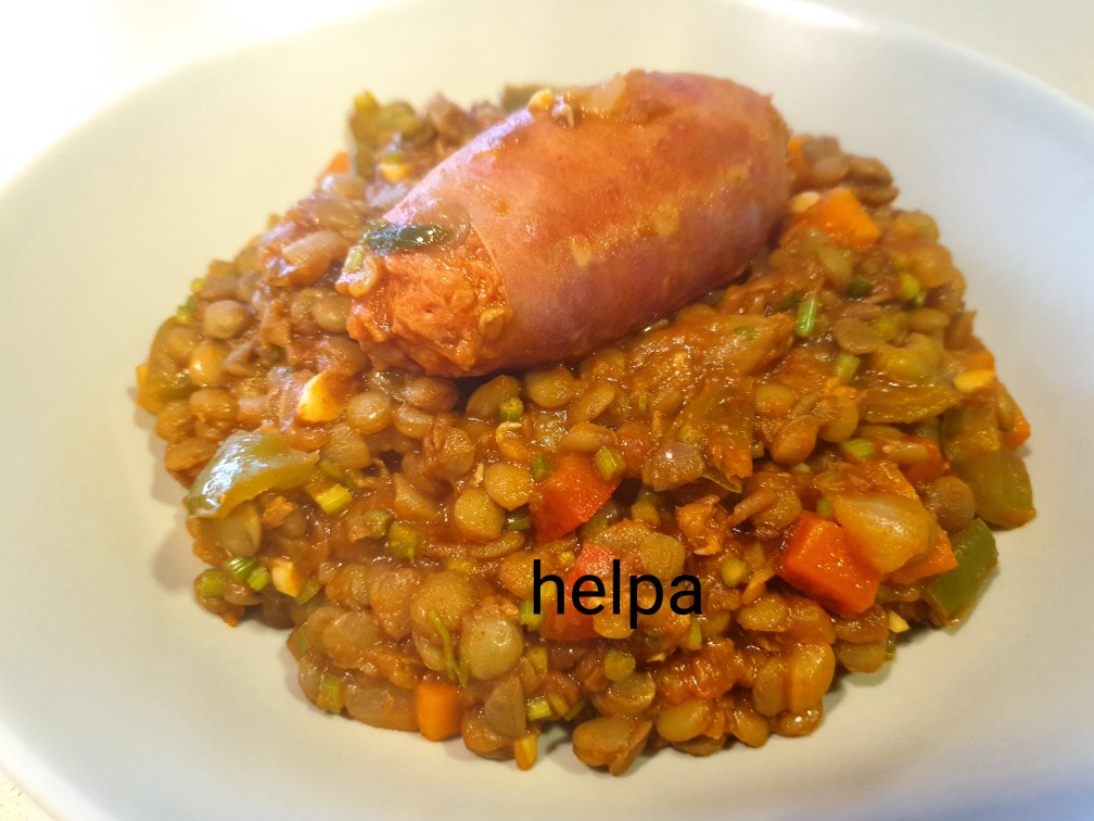 Чечевица с овощами и чорисо