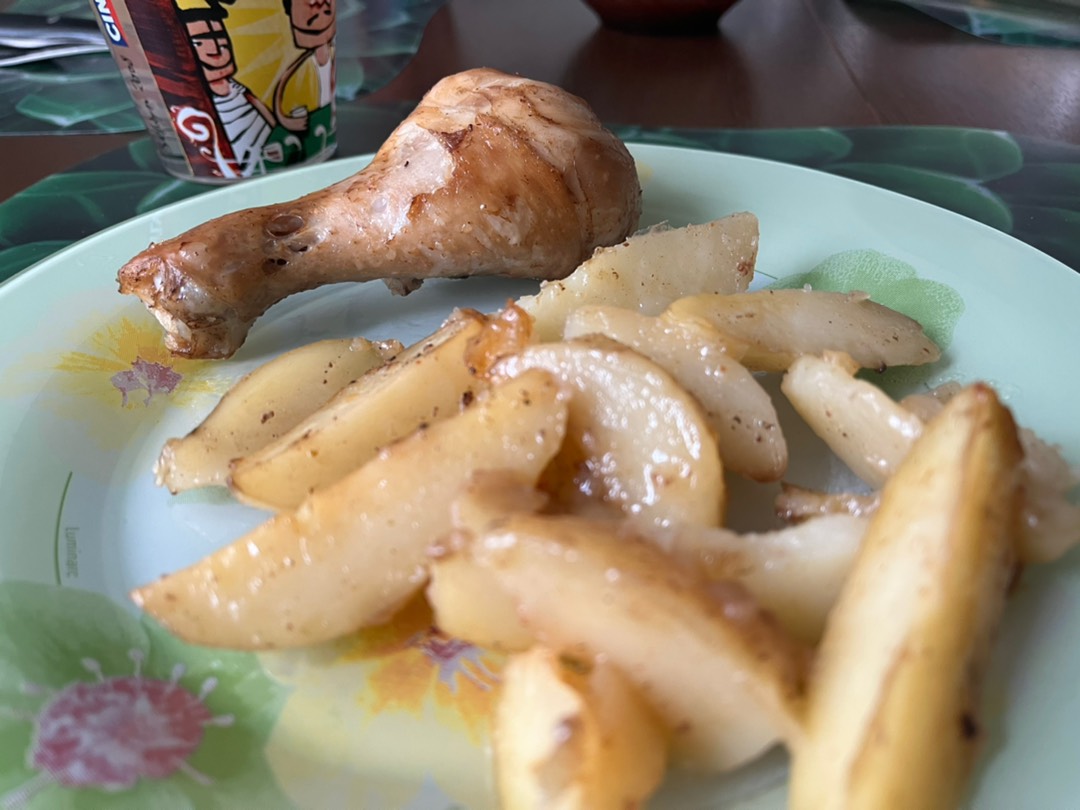 Куриные голени с картофелем по-деревенски в духовке