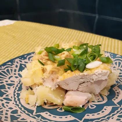 Картошечка с куриным филе и зеленым луком