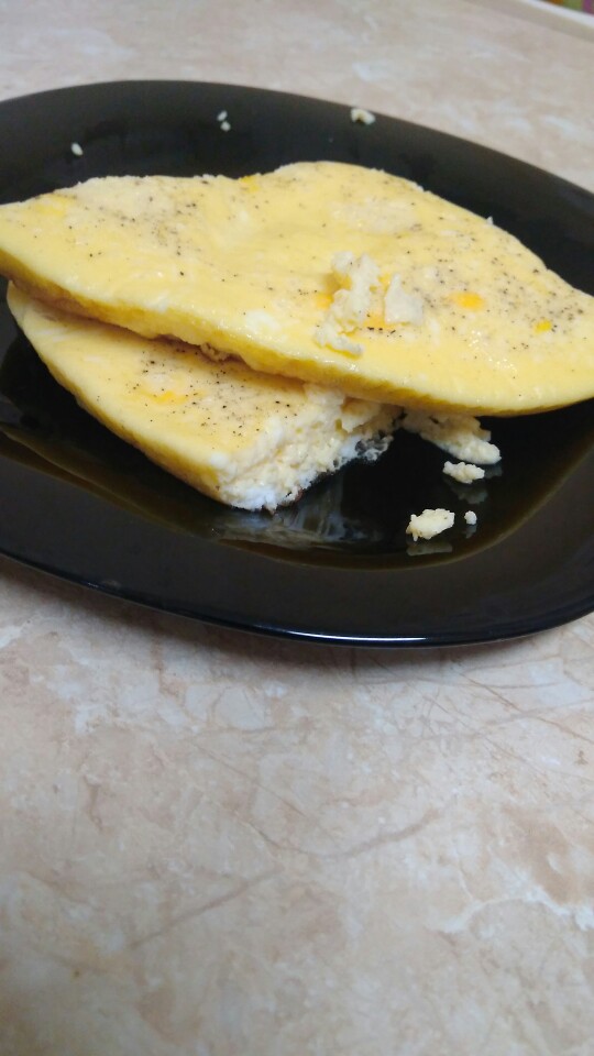Готовим паровой омлет с добавлением кефира, сыра и хлеба